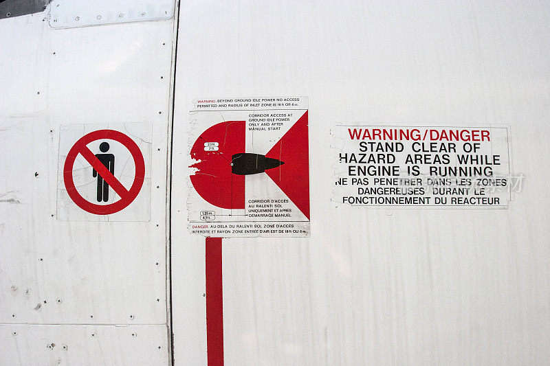 喷气发动机警告标志