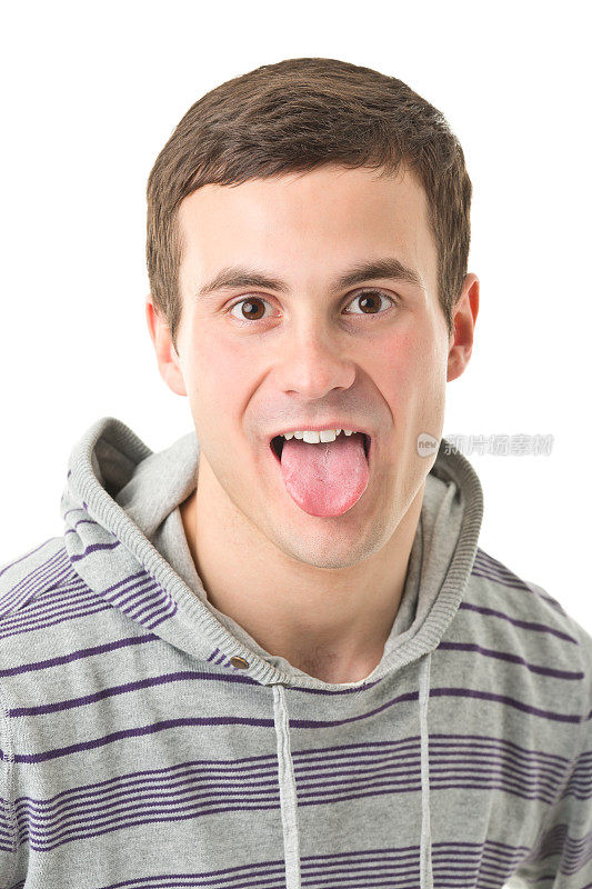 年轻英俊的男人长着舌头