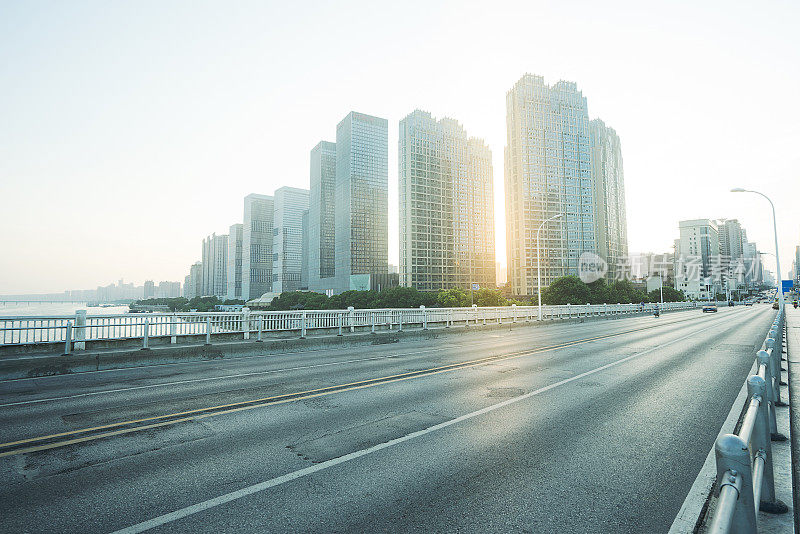 现代化的城市道路和交通