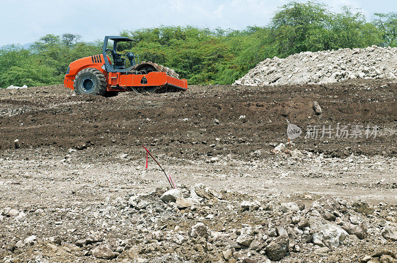 瓦胡岛建筑工地的压路机