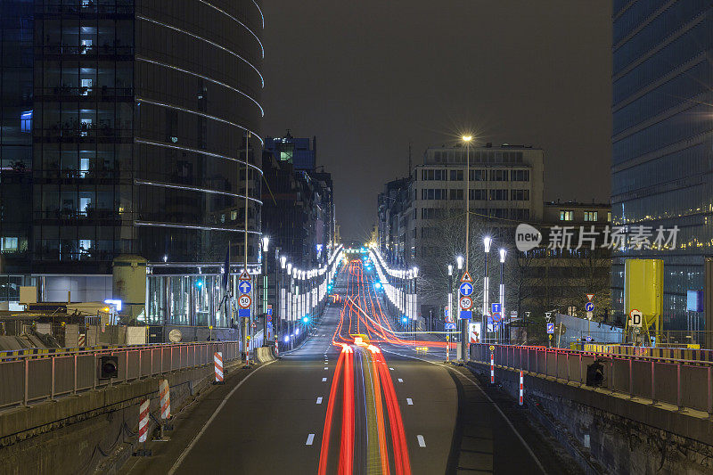 城市街道灯光小径，布鲁塞尔