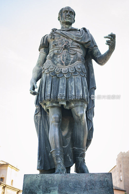 意大利罗马朱利叶斯·凯撒的青铜雕像