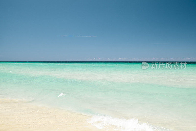 古巴的哈瓦那海滩，碧绿的海水