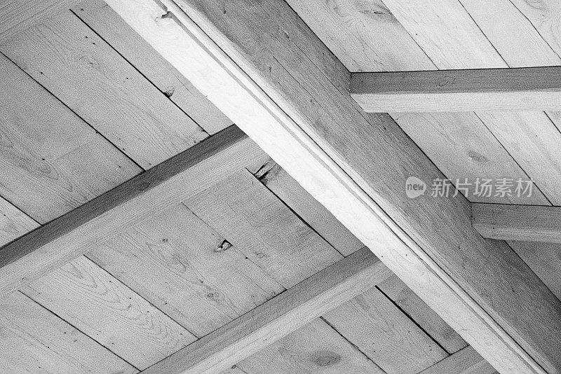 木梁天花板，山墙屋顶体量，全框架形象