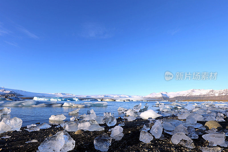 冰岛Jokulsarlon冰湖的冰山