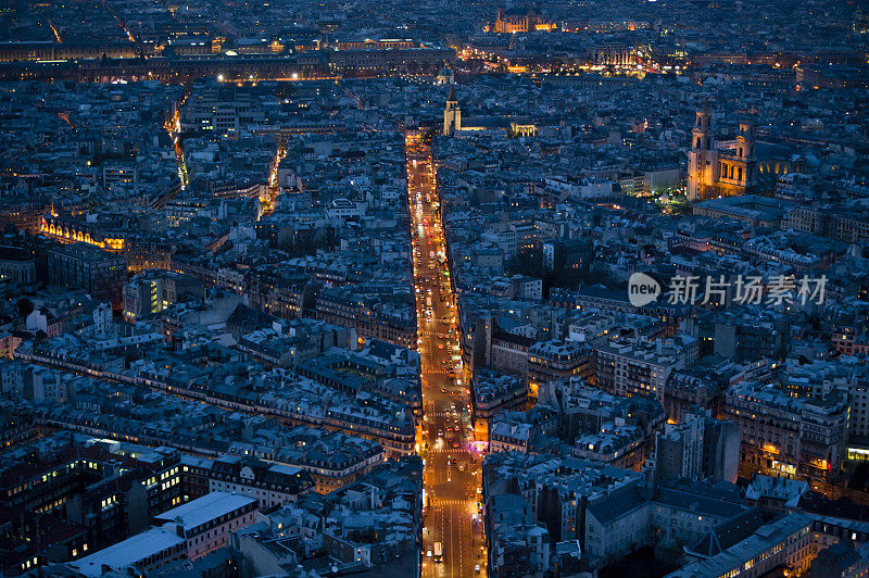 巴黎傍晚空中的城市景观。