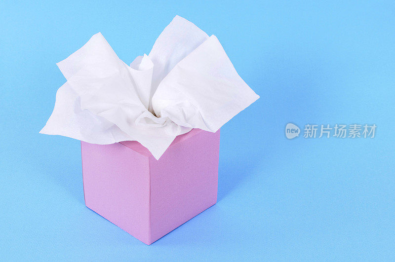 粉红色的纸巾盒