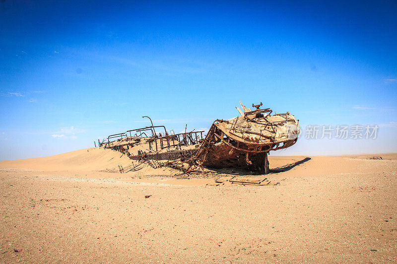 在纳米布沙漠搁浅的爱德华·博伦船。