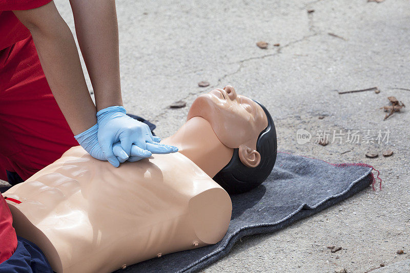 心肺复苏(简称CPR)