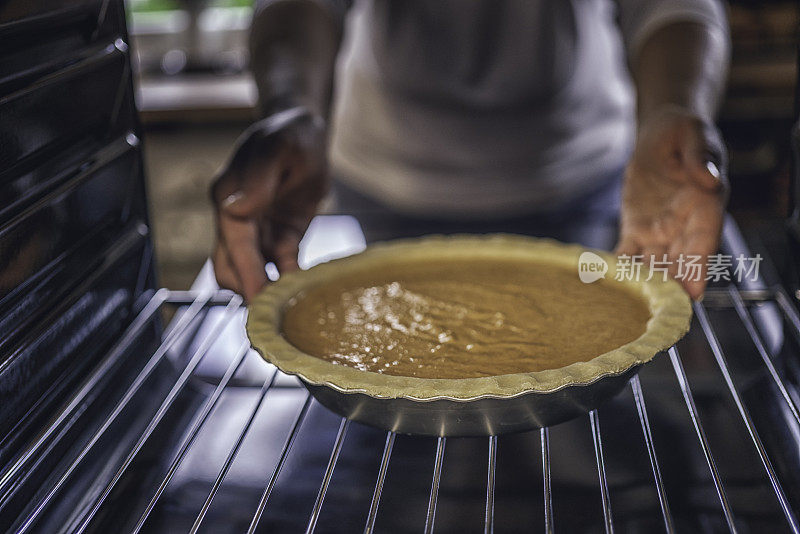 用烤箱烘焙节日南瓜派