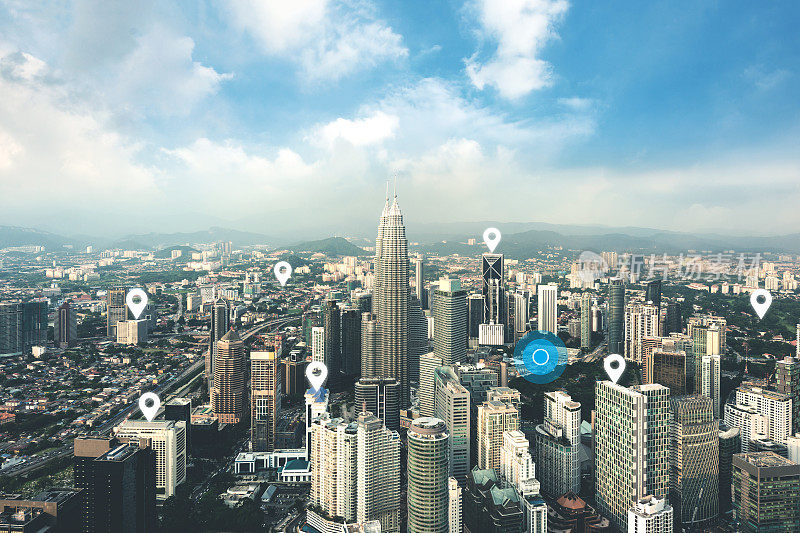 在地图和大头针上搜索位置吉隆坡城市和网络连接，物联网，卫星导航系统的概念