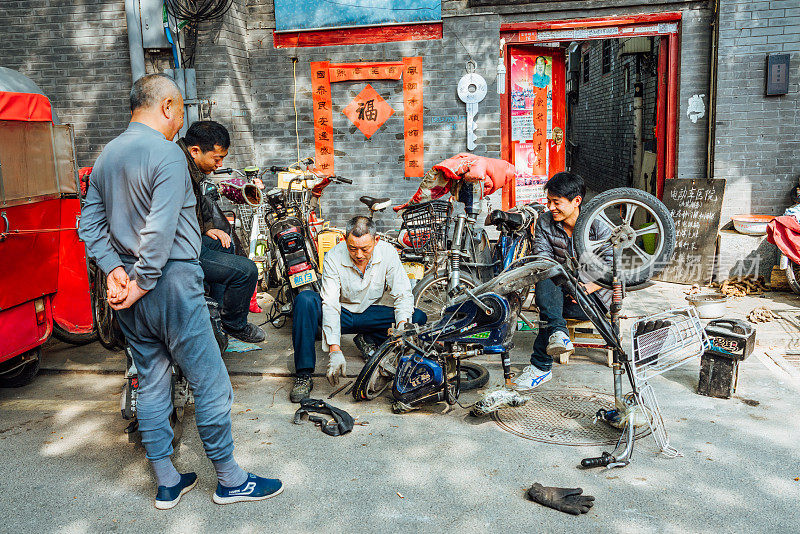 人们在购物街上，中国北京