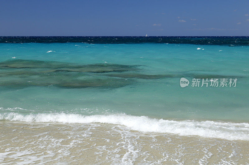 希腊纳克索斯格里法达沙滩的颜色