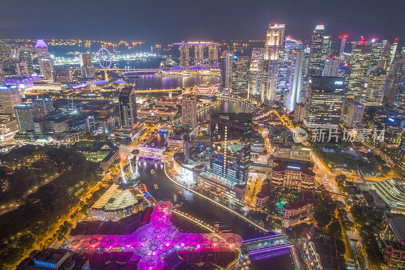 鸟瞰图新加坡天际线和滨海湾全景，码头是新加坡的经济中心，这里有新加坡中心的所有建筑