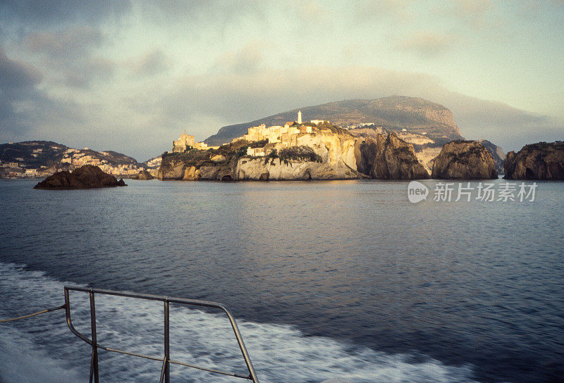 蓬萨岛，海景，蓬廷群岛。1991年滑动扫描。意大利