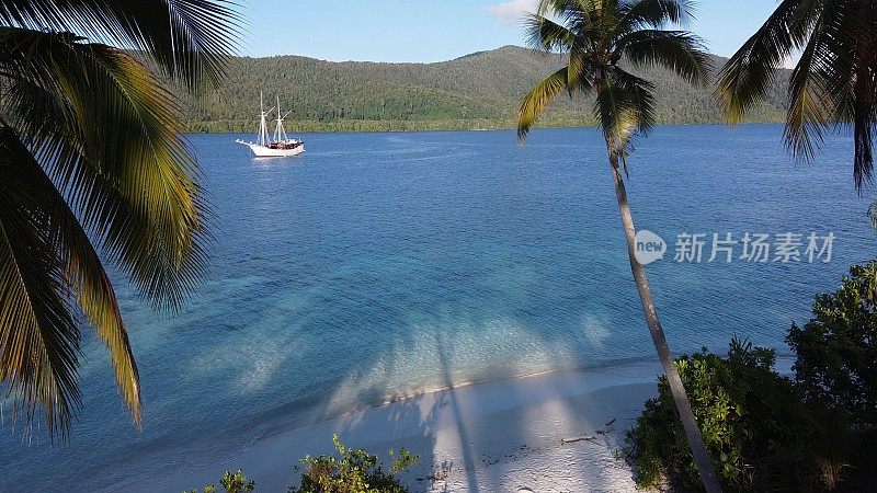 一艘游轮在菲律宾海航行的鸟瞰图