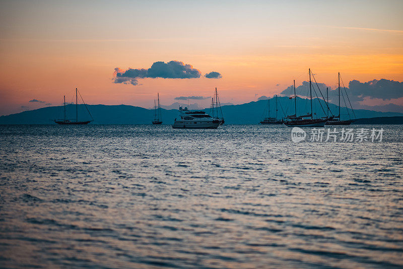 爱琴海豪华游艇，海岸风光