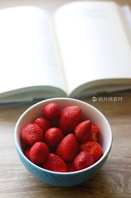 草莓和书