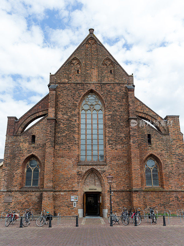 祖特芬的14世纪教堂“Broederenkerk”，自1983年以来一直是公共图书馆