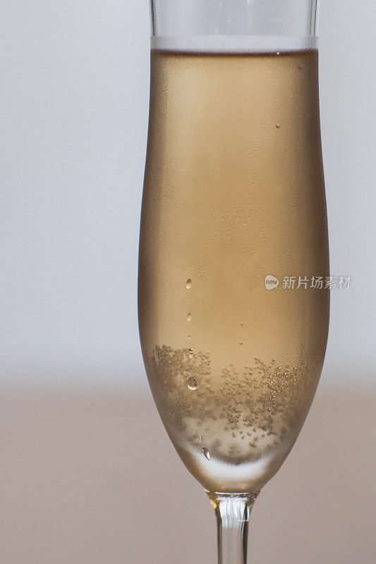 香槟和玻璃杯的形象