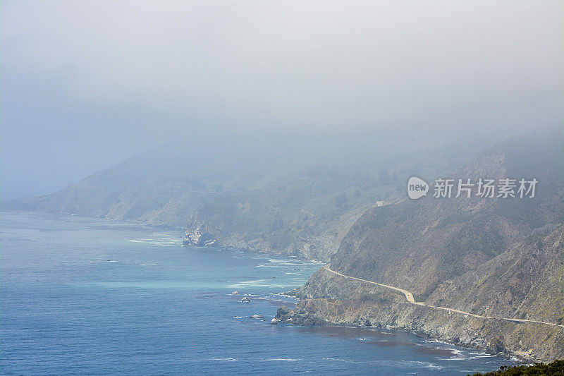 加州大苏尔崎岖的海岸岬