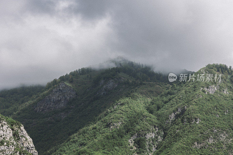 瓦尔博纳的阿尔巴尼亚阿尔卑斯山