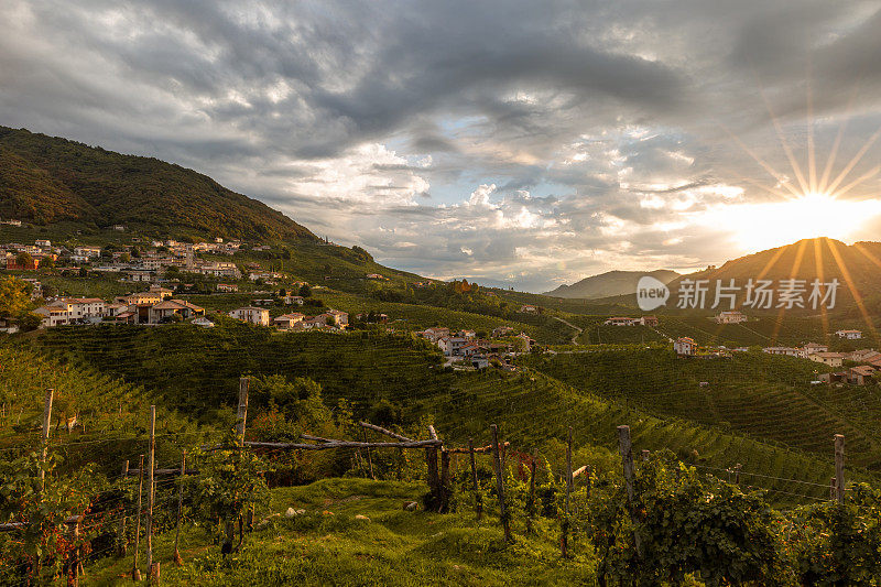 瓦尔多比亚德内山