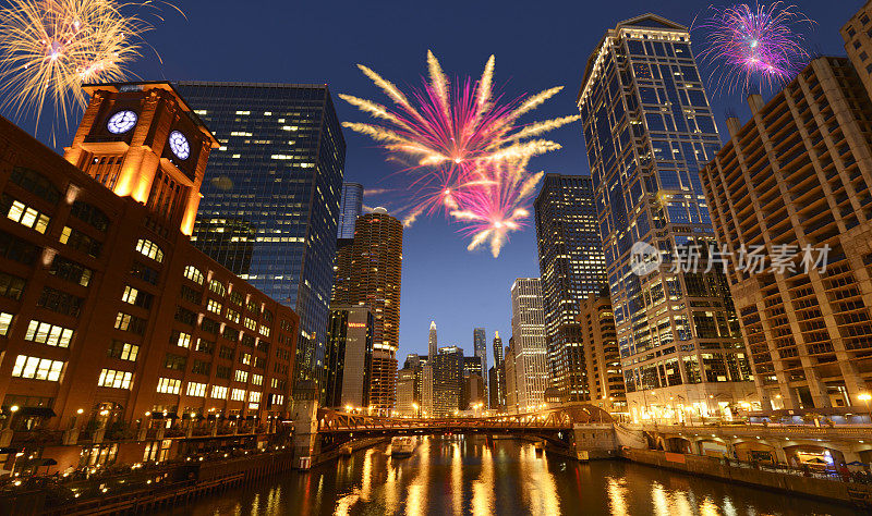 芝加哥上空的新年烟火。