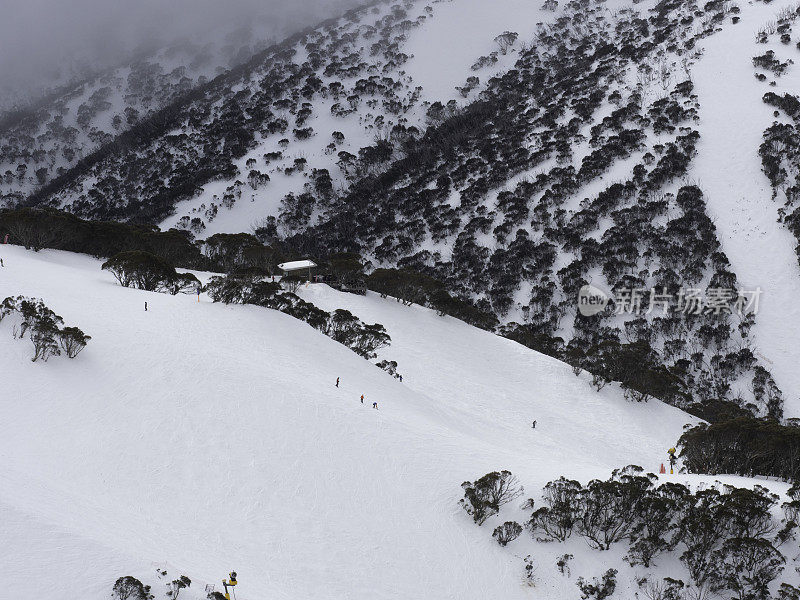 在霍瑟姆山滑雪