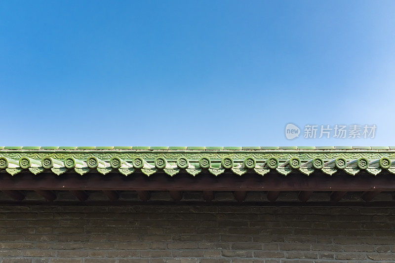 中国北京天坛的绿瓦砖墙