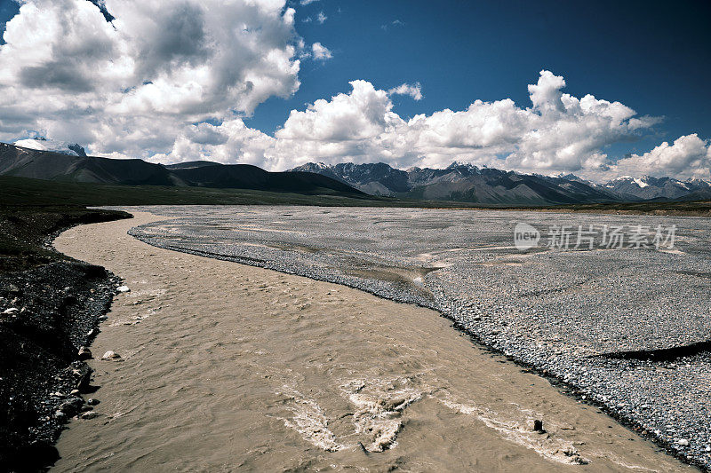 卡拉塞河在山区