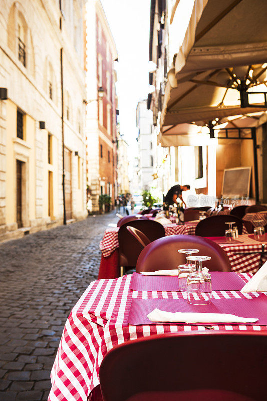 意大利罗马的路边咖啡馆