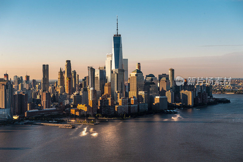 纽约世贸中心一号大楼在黄金时段被直升机拍下
