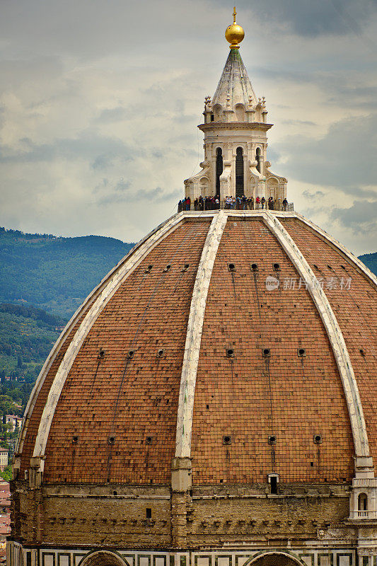 大教堂，也就是圣母花大教堂的圆顶。意大利佛罗伦萨
