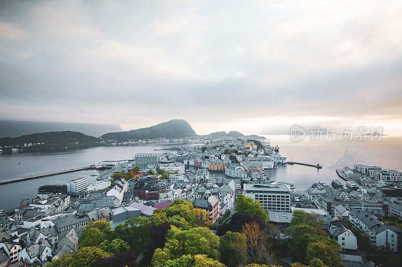 来自Fjellstua观点的Alesund