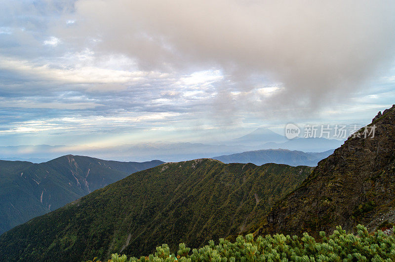 南阿尔卑斯山,日本山梨县县