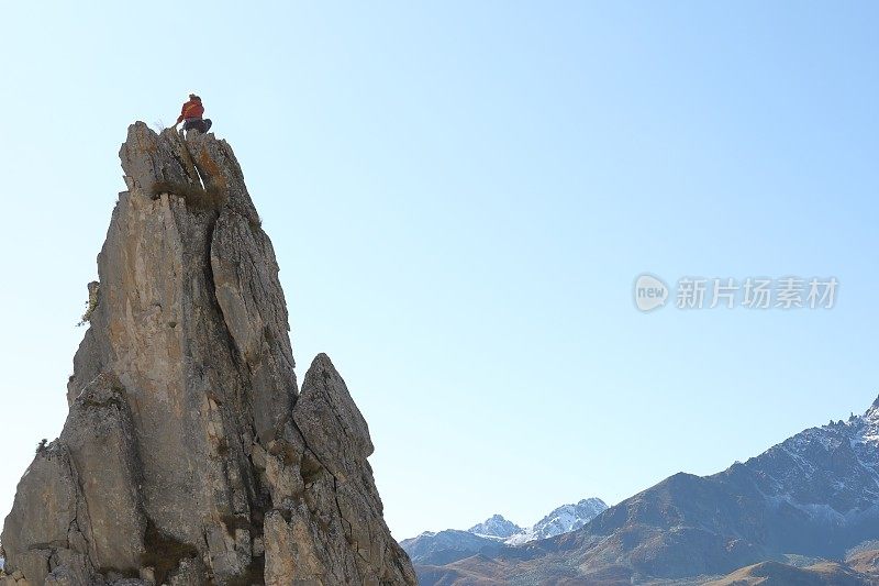 女登山家登上了山顶