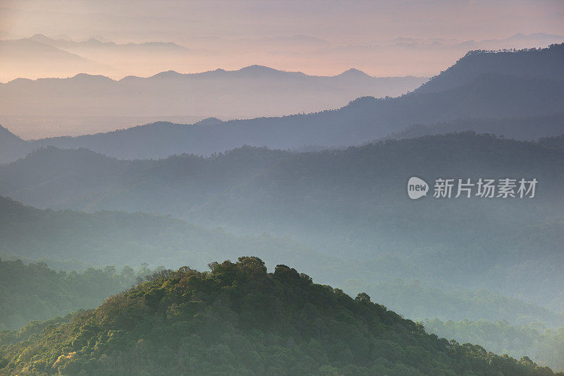 泰国南邦，鸟翅观景台，日出天空