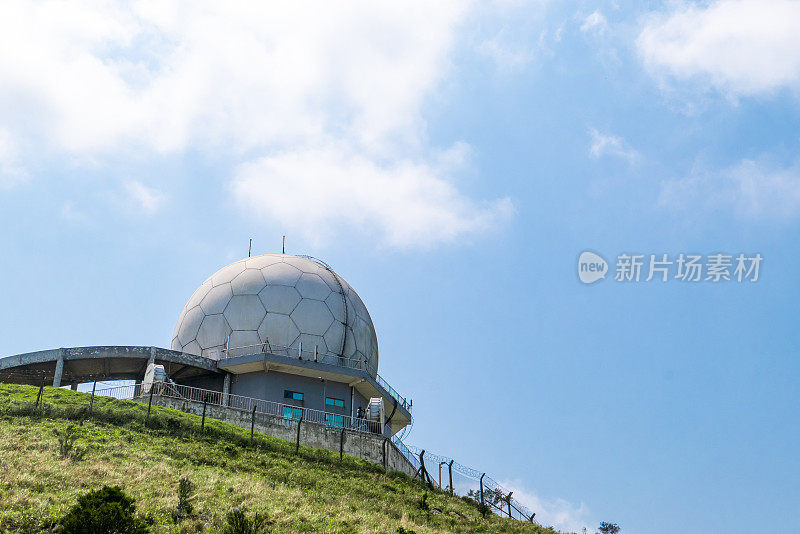 大帽山天文台的无人机照片，大帽山是香港的最高峰