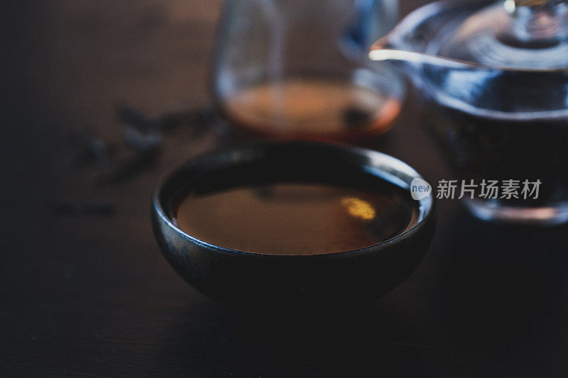 一杯普洱茶。