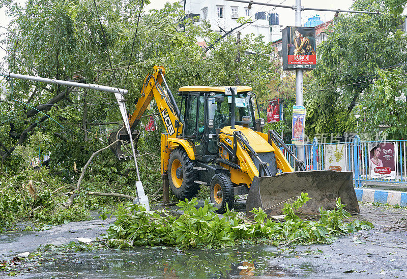 超级气旋安潘在加尔各答造成的破坏