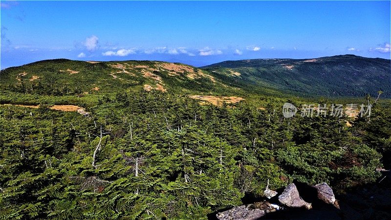 横跨日本福岛和山形的西津山(西津山)