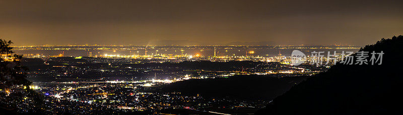 一个工业城市的夜景，Yokkaichi市