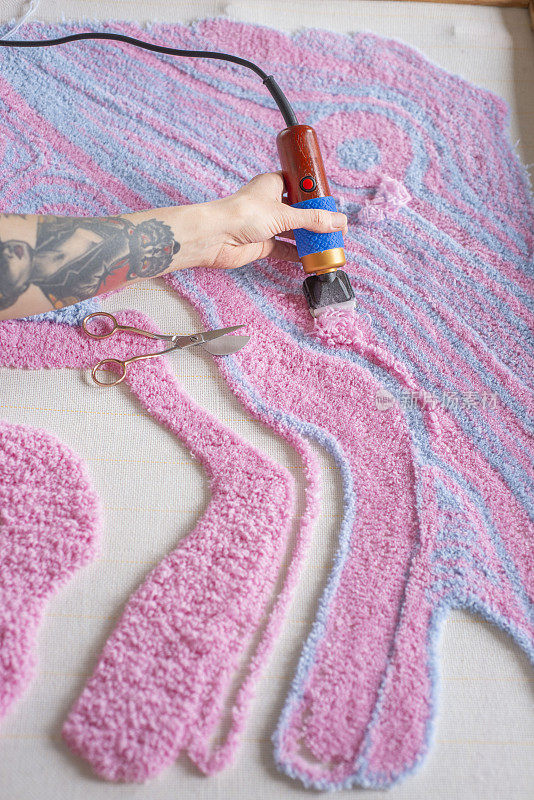 手工制作地毯。手工编织的艺术。