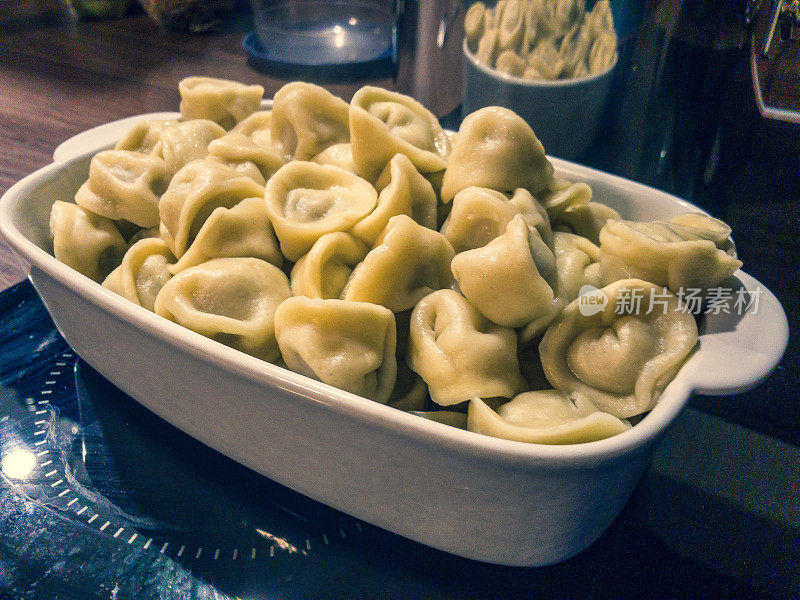 俄罗斯熟食被称为“Pelmeni”。