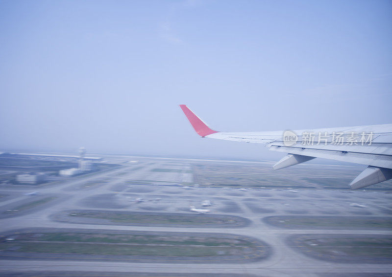 飞机从上海浦东机场起飞