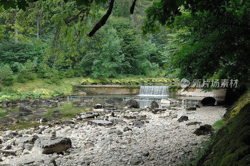 阿雷泽峡谷和瑞士汝拉河