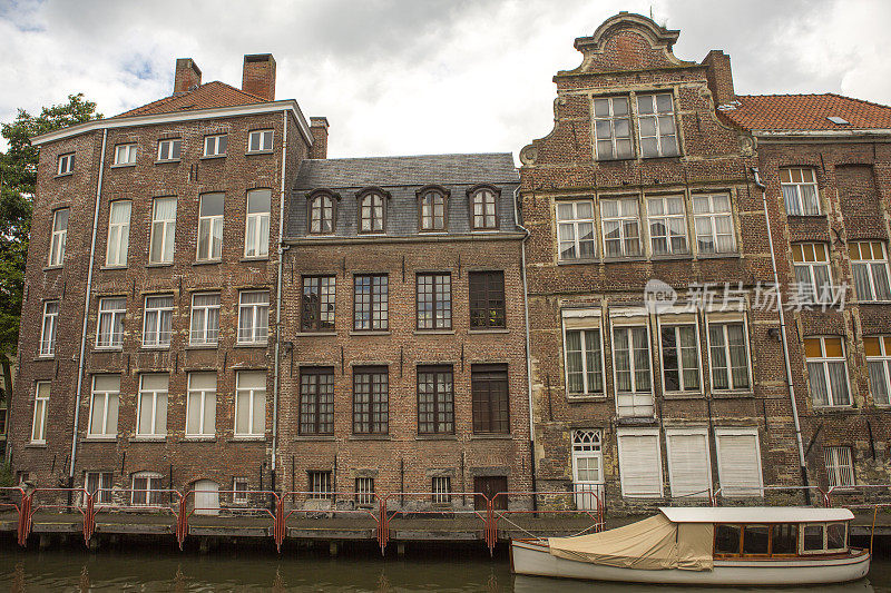 比利时根特利河边的历史古老建筑