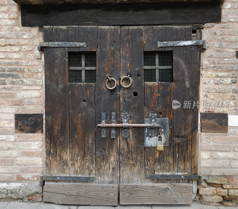 意大利威尼斯的一扇古老的门