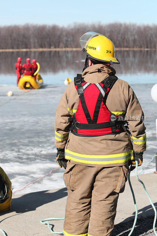 消防队员及救援训练